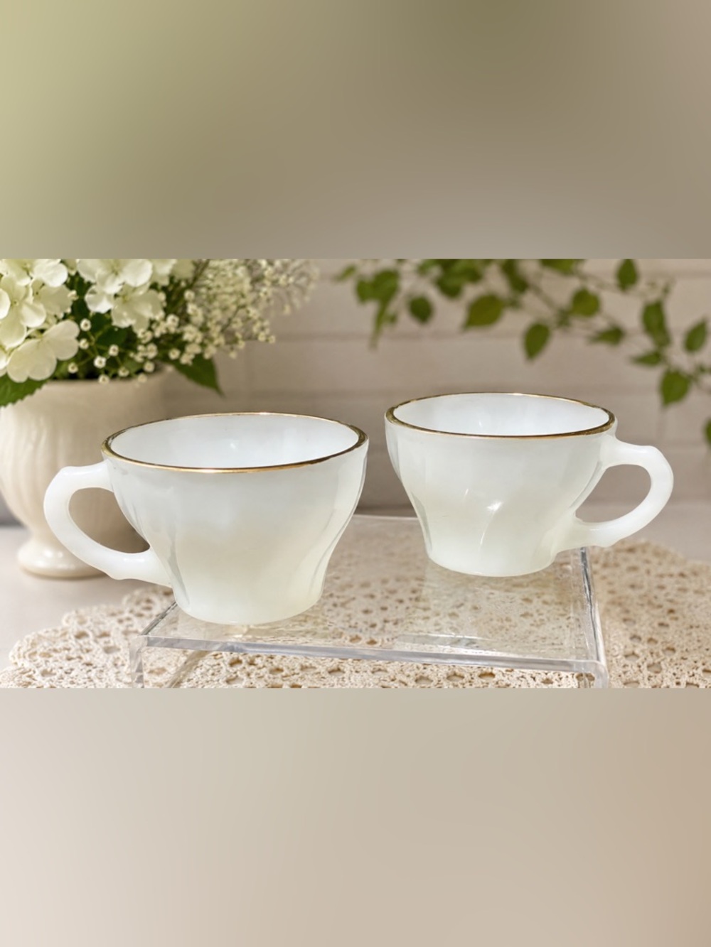 🔍 Vintage Anchor Hocking Milk Glass Teacups – Gold Rim – Set of 2